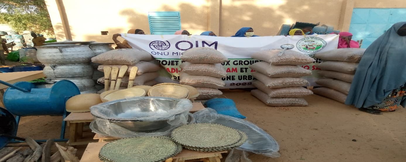 Distribution de matériels et de vivres dans le cadre du programme OIM